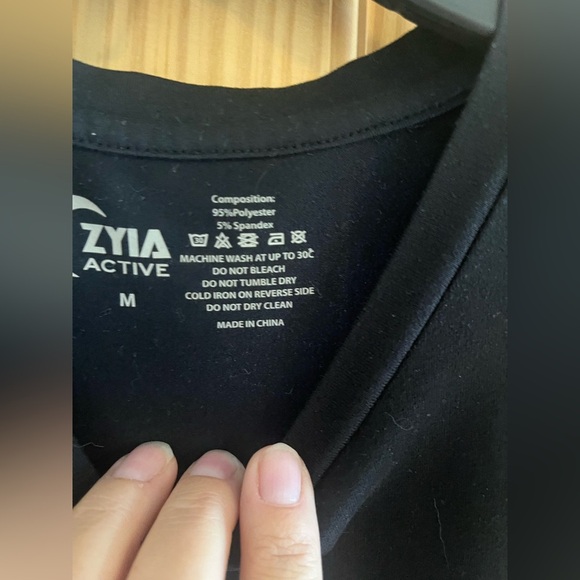 Zyia Kettle Moon Black and White Tank top Size medium - Picture 3 of 3